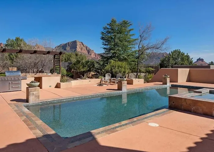 High End Haven For Family - Views Luxury Pool Holiday home *